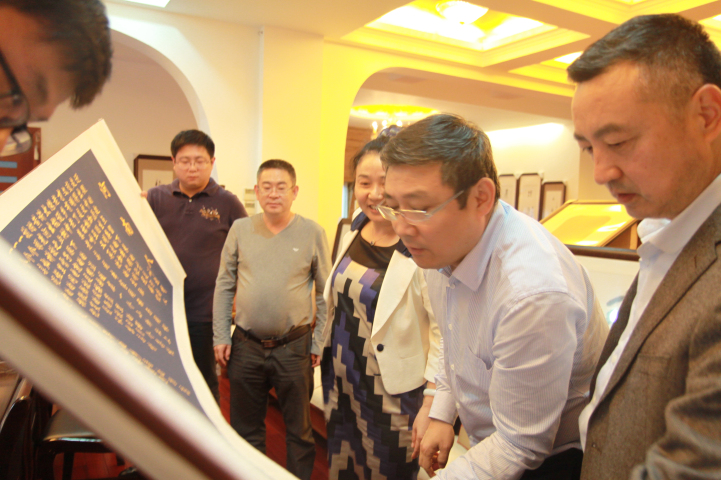 商会赠送《河南人》剪纸 商会赠送《河南人》剪纸